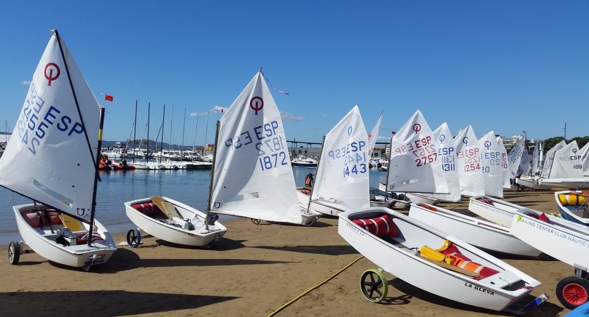 Gran participació a la Regata Estartit Optimist 2017