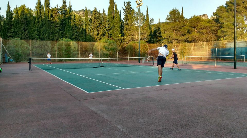 Contundent victòria de l’equip absolut de tennis