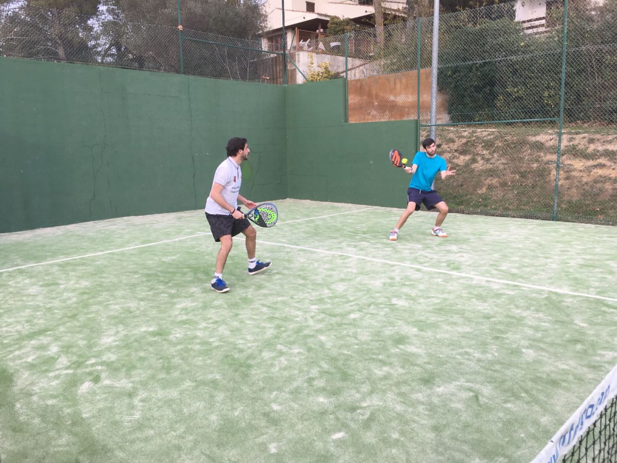 Els tres punts del derbi de pàdel es queden al club