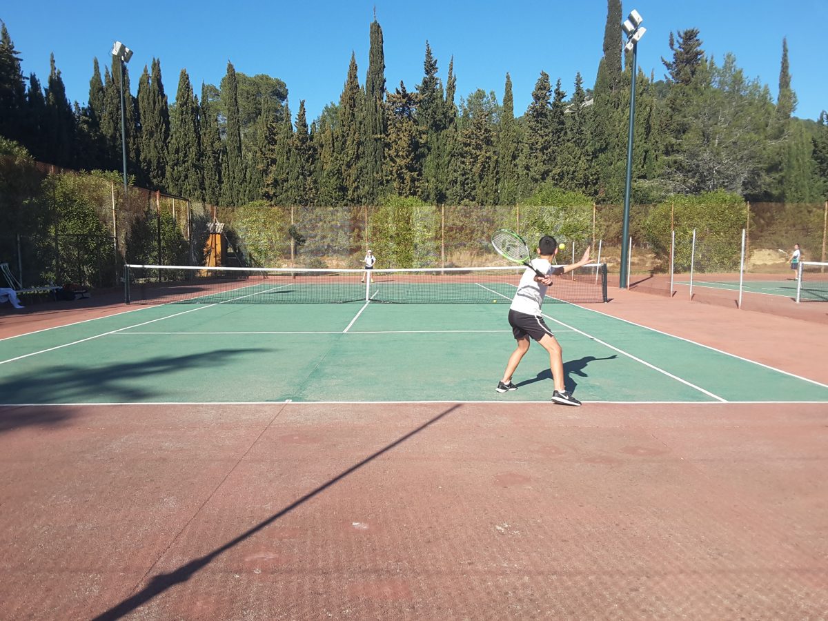 Els equips base de tennis es queden a un pas de la victòria.