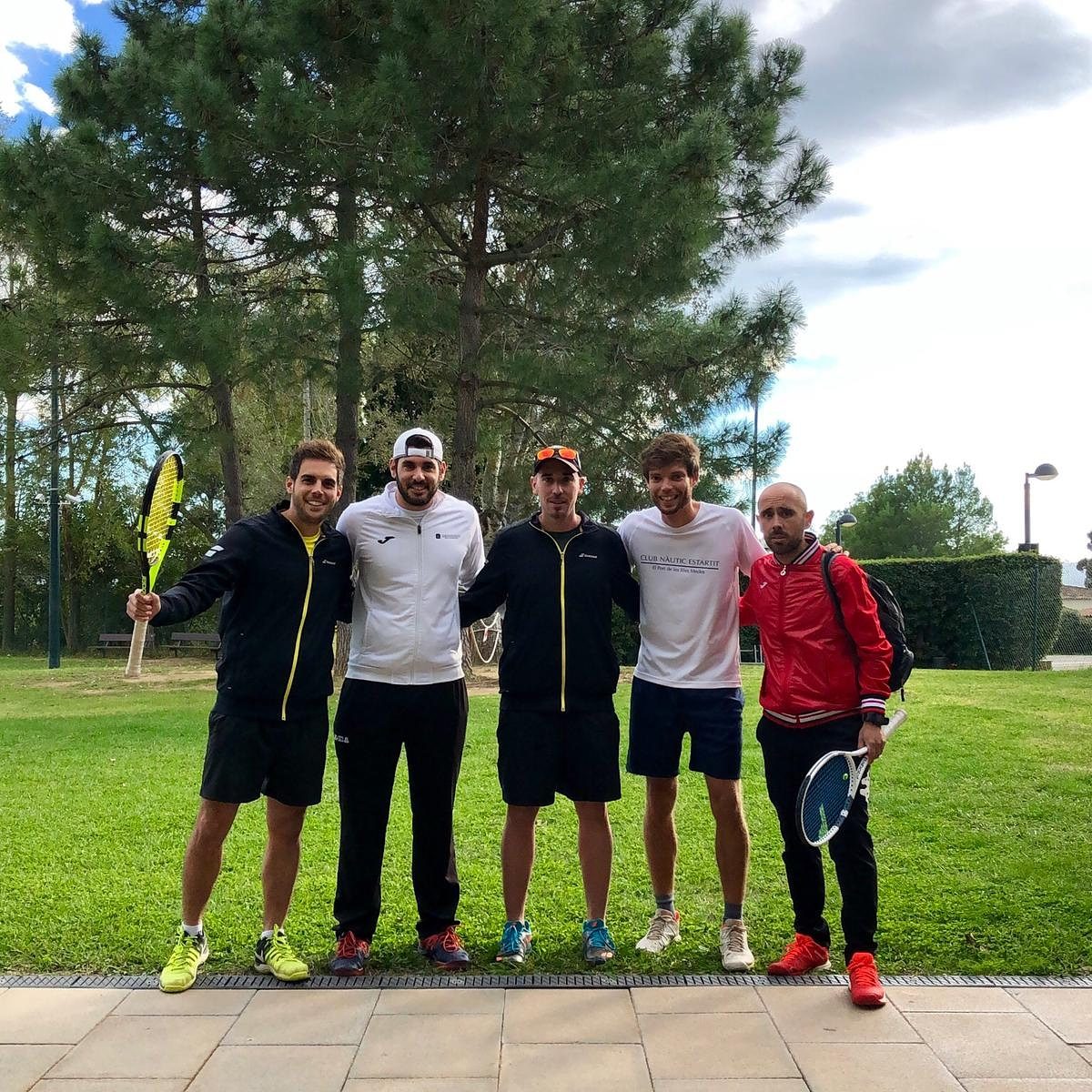 El equipo absoluto de tenis continúa invicto