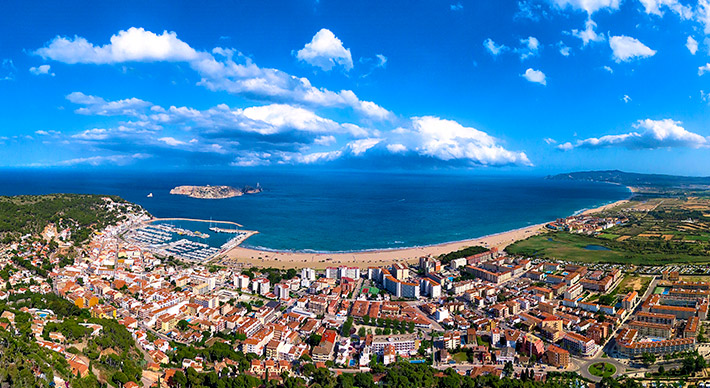 En medio de la Costa Brava, tu puerto base