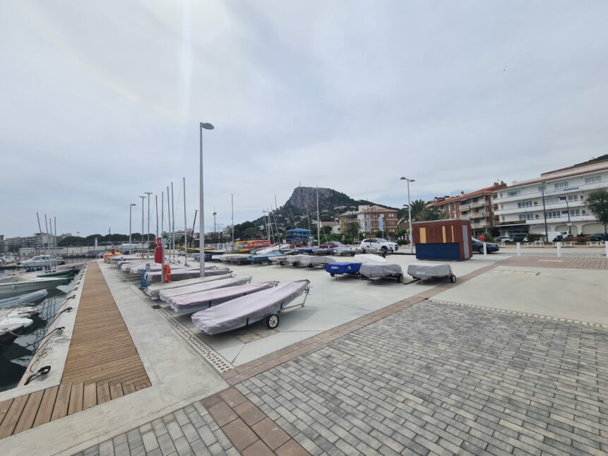 Alquiler Paddle Surf - Activitats Nàutiques  Escola de vela i kayak Sant  Pol - Costa Brava