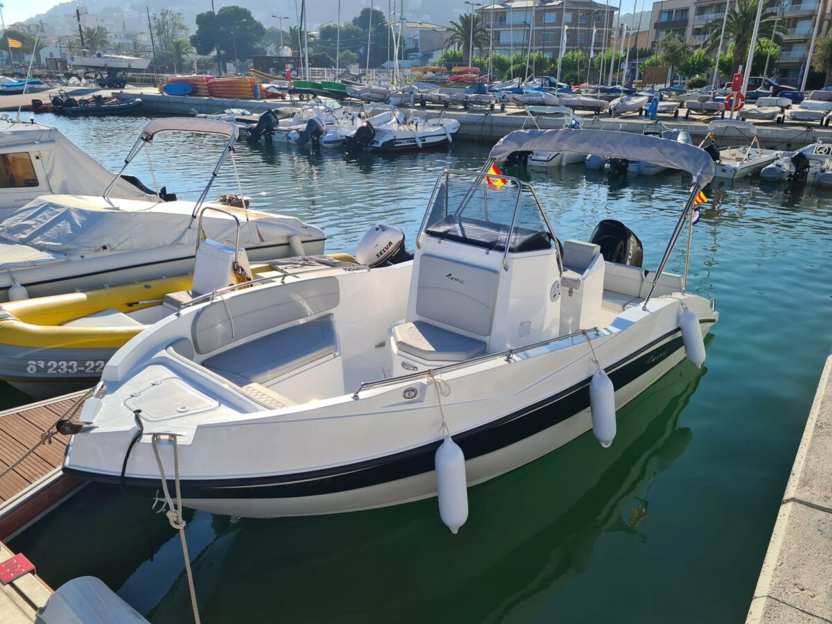 Estrenem una nova embarcació de lloguer: La Nireus CL620