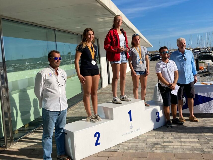 Sara Ayats es penja la plata en categoria Sub-20 i Sub-18. Sara Ayats es penja la plata en categoria Sub-20 i Sub-18.