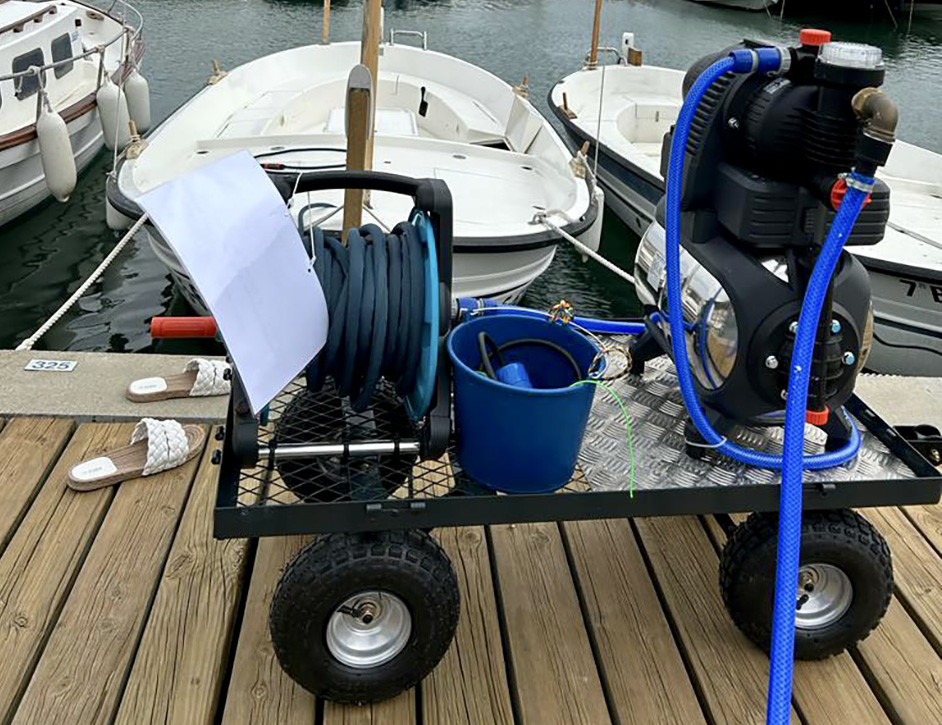 Equip per al baldeig d’embarcacions amb aigua de mar